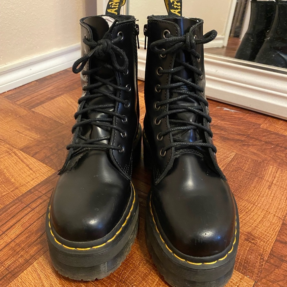 Dr Martens Jadon 8-eye platform boots in black